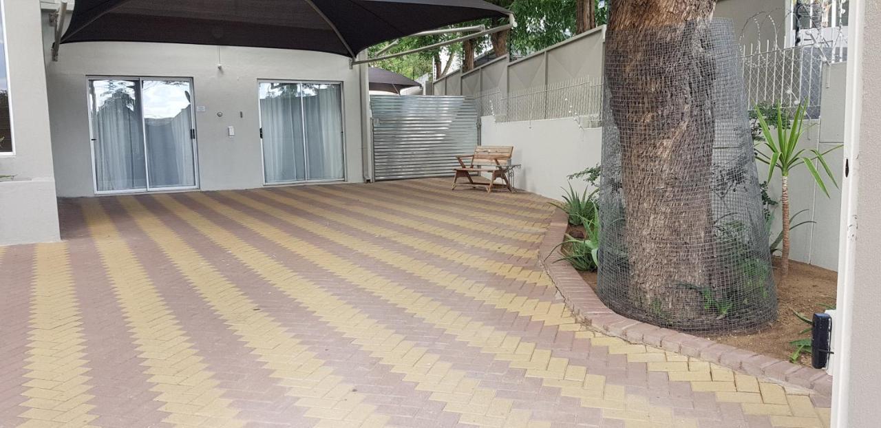 Feather Self Catering Accommodation Windhoek Exteriér fotografie