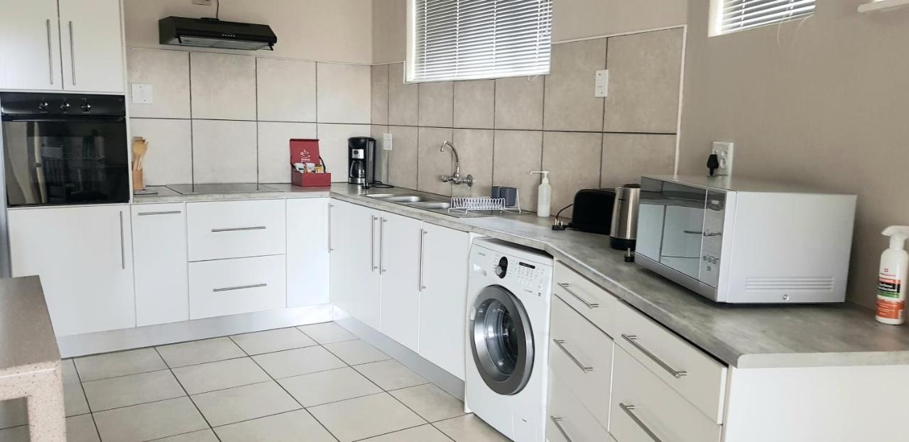 Feather Self Catering Accommodation Windhoek Exteriér fotografie